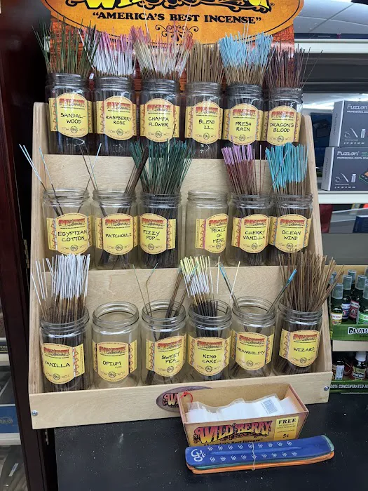 CRAZY VAPOR CBD KRATOM THC VAPE STORE 8