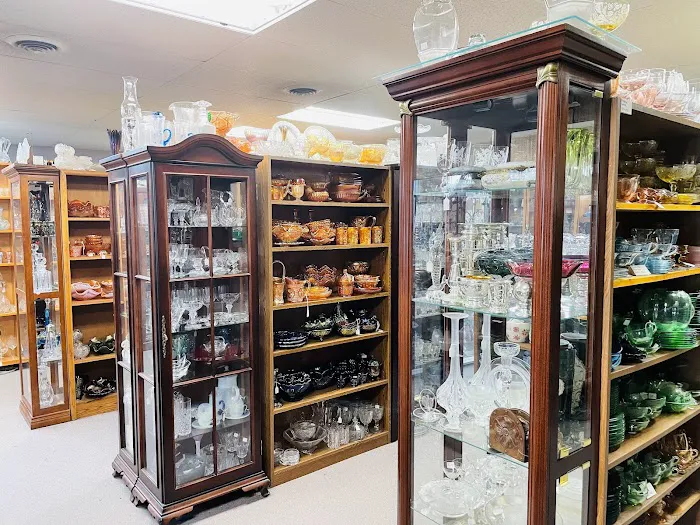 Vintage Glass and Pottery 8