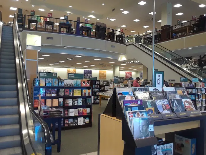 Barnes & Noble 3