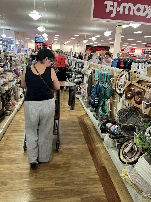 T.J. Maxx & HomeGoods 4