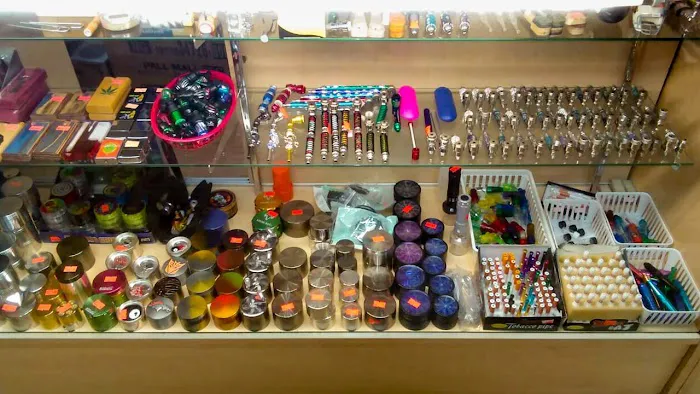 SMOKE SHOP 8