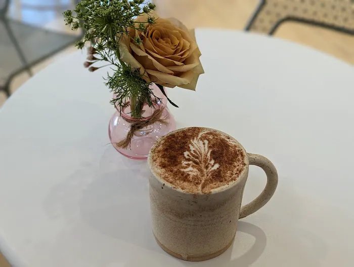 Mayday Coffee & Shop 1