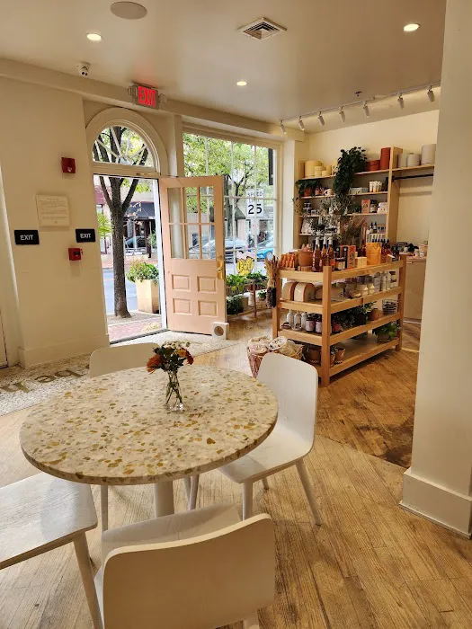 Mayday Coffee & Shop 4