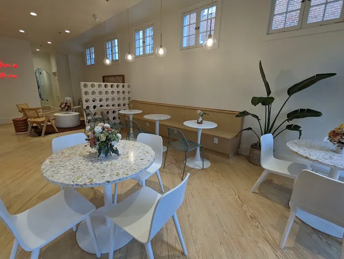 Mayday Coffee & Shop 3