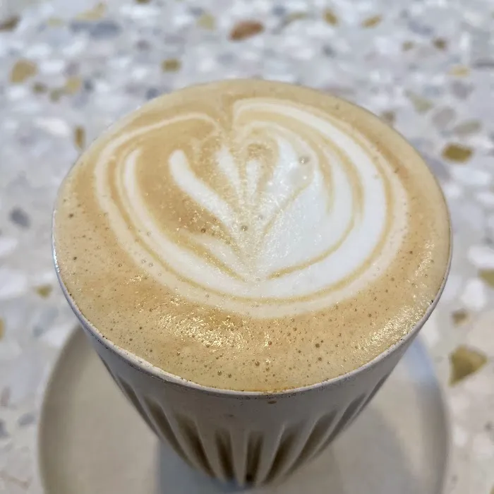 Mayday Coffee & Shop 6