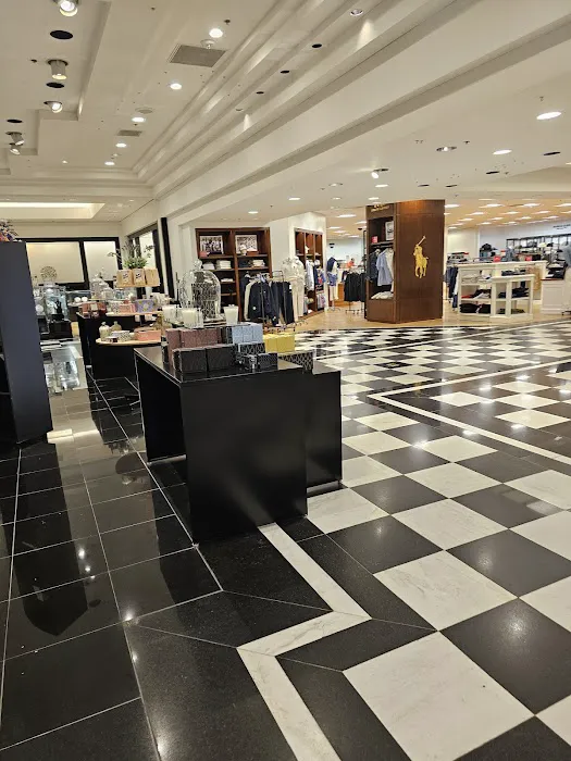 Bloomingdale's 6