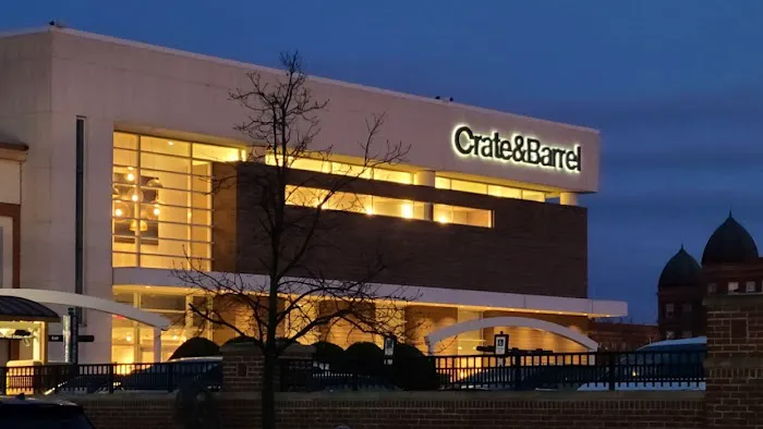 Crate & Barrel 0