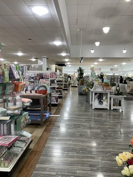 Marshalls & HomeGoods 6