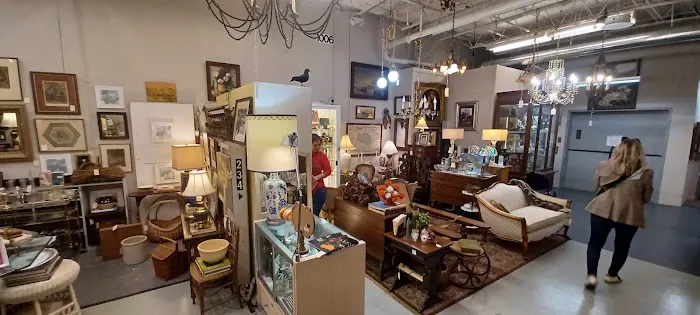 GasLamp Antiques & Decorating Mall 1