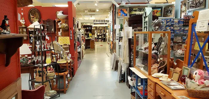 GasLamp Antiques & Decorating Mall 8