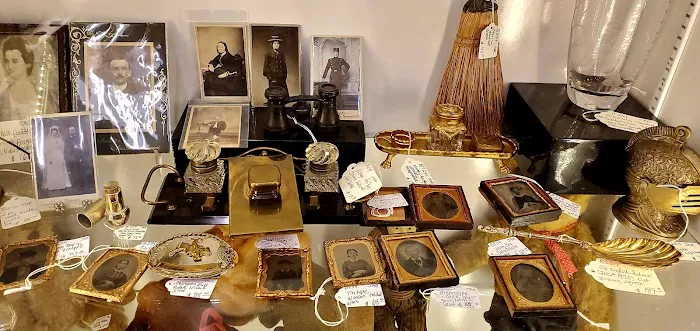 GasLamp Antiques & Decorating Mall 6