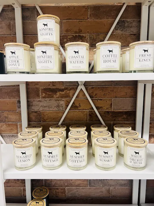 The Black Dog Candle Shoppe 0