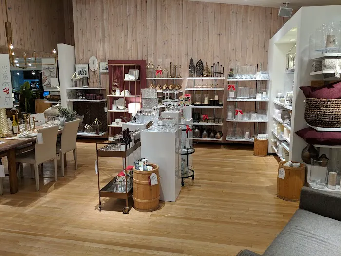 Crate & Barrel 0