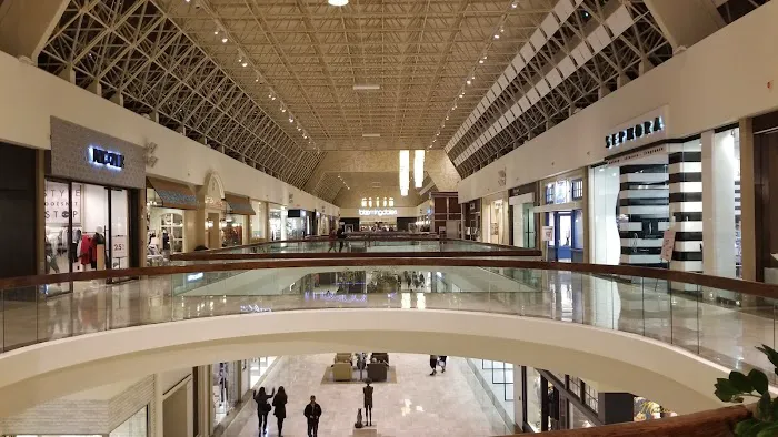 Bloomingdale's 7
