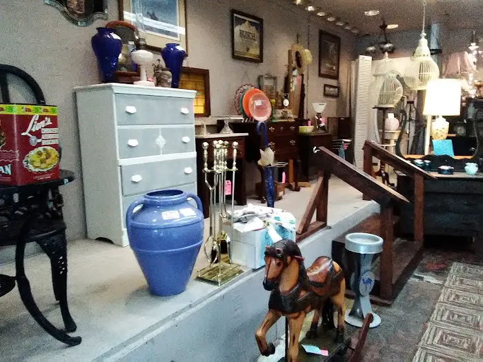 Antiques Shoppes At 1100 Barksdale 2