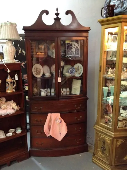 Antiques Shoppes At 1100 Barksdale 3