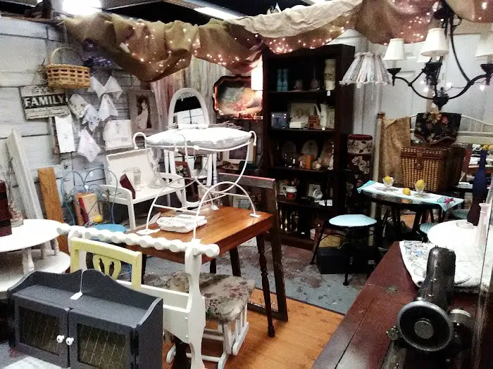 Antiques Shoppes At 1100 Barksdale 7