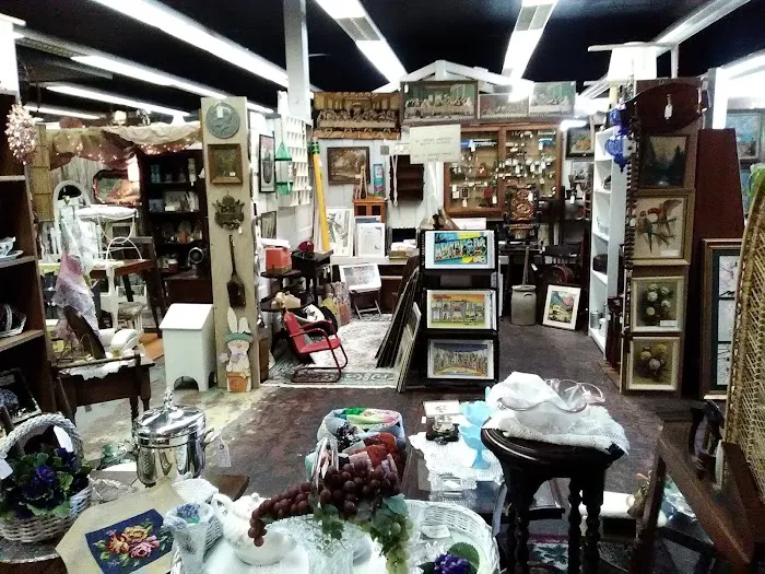 Antiques Shoppes At 1100 Barksdale 8