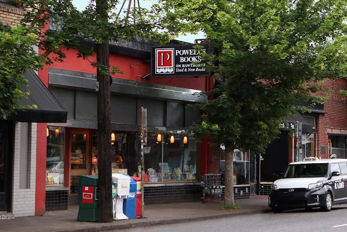 Powell's Books on Hawthorne 1