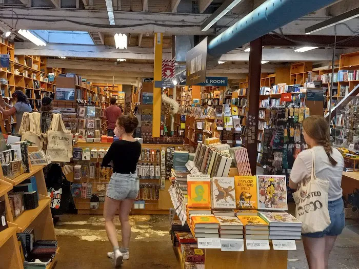 Powell's Books on Hawthorne 0
