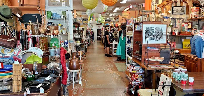 Stars & Splendid Antiques Mall 5