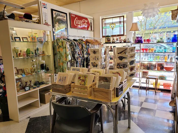 Stars & Splendid Antiques Mall 3
