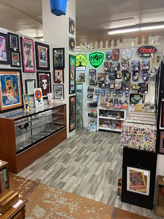Stars & Splendid Antiques Mall 8