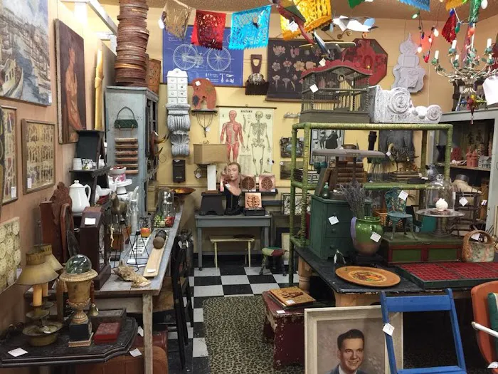 Stars & Splendid Antiques Mall 6