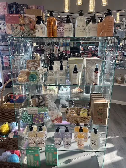 Beautique Beauty Bar 8