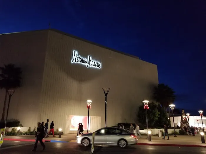 Neiman Marcus 0