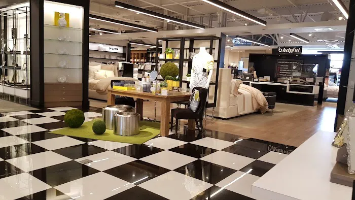 Bloomingdale's 0