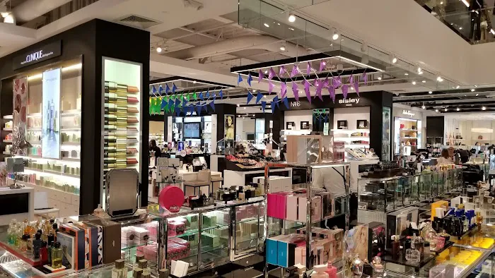 Bloomingdale's 8