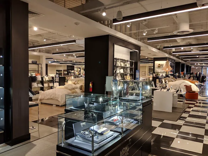 Bloomingdale's 7
