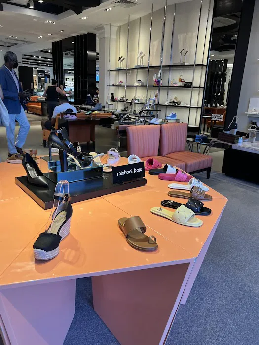 Bloomingdale's 6