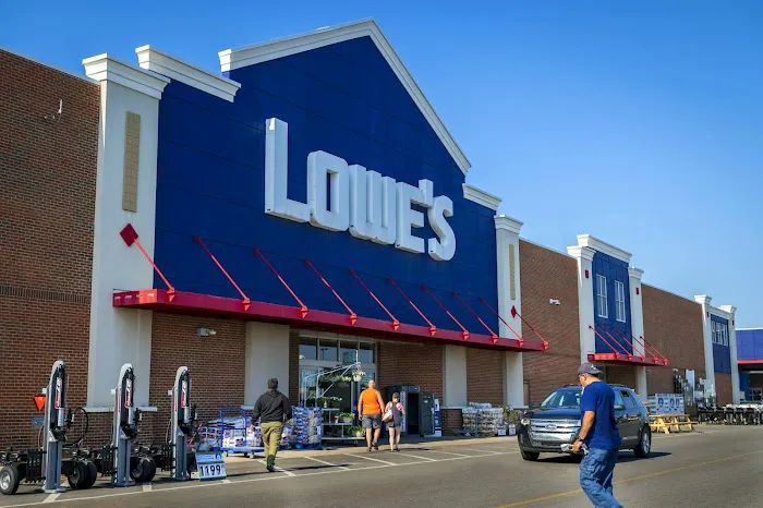 Lowe's Garden Center 0