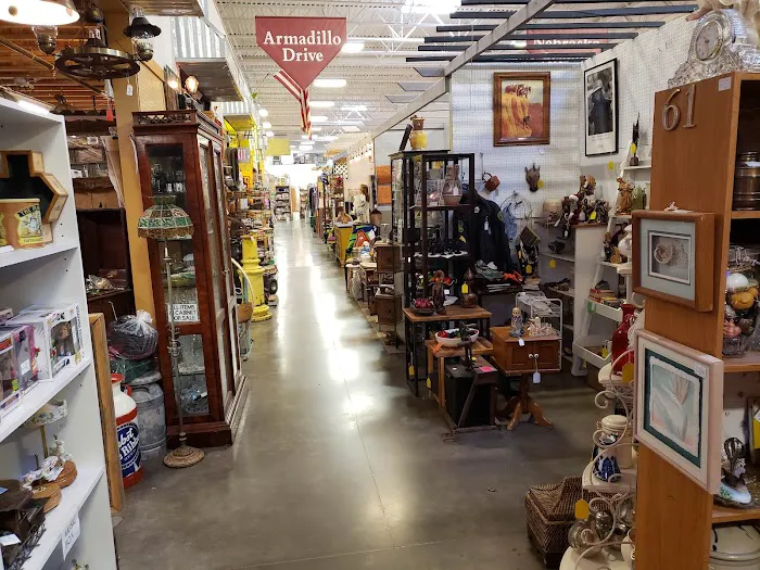 Brass Armadillo Antique Mall - Goodyear 3