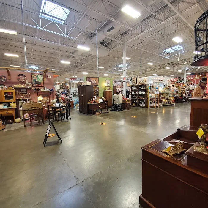 Brass Armadillo Antique Mall - Goodyear 8