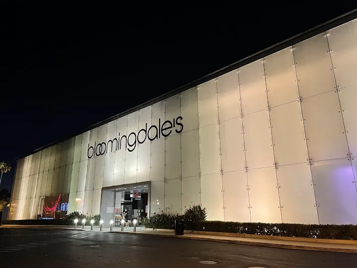 Bloomingdale's 0