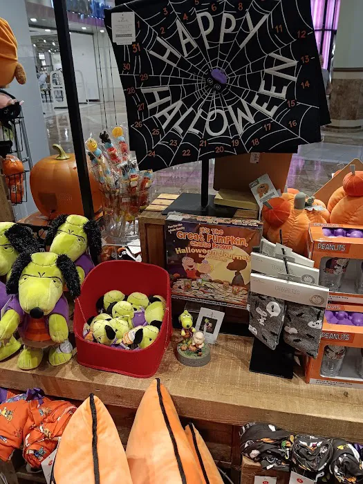 Amy's Hallmark Shop 0