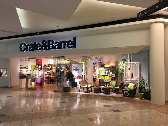 Crate & Barrel 0