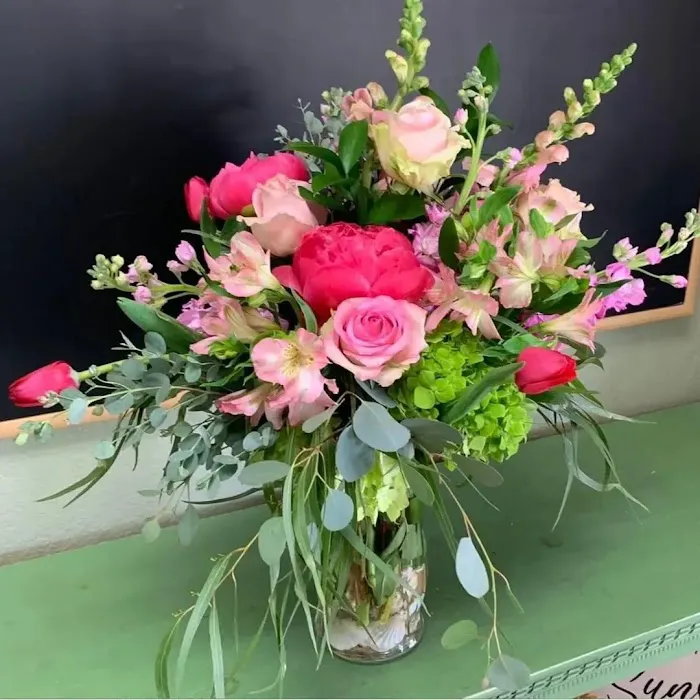 Love N’ Bloom Flower Shop 4