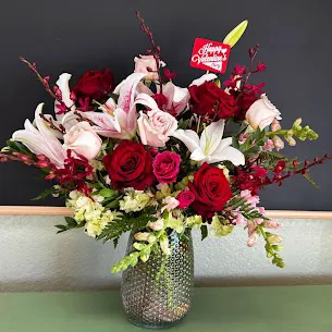 Love N’ Bloom Flower Shop 8
