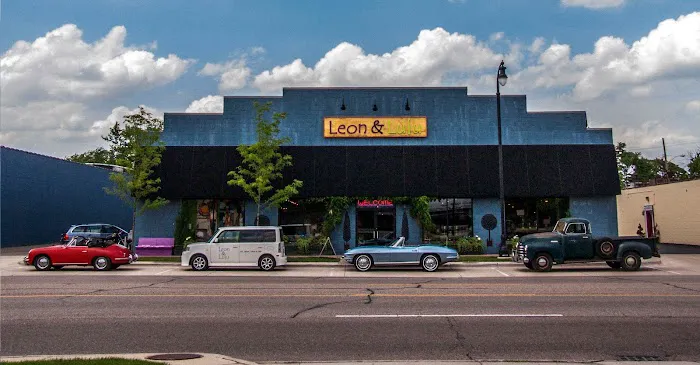 Leon & Lulu 0