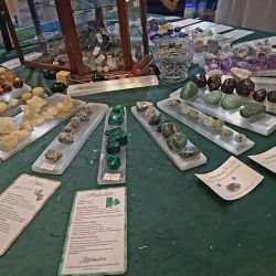 Redcarpet Palace Crystal Jewels ico