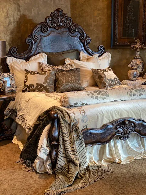 Luxuria Exquisite Home Furnishings and Décor 1