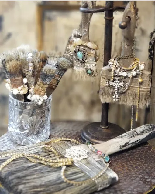 Luxuria Exquisite Home Furnishings and Décor 8