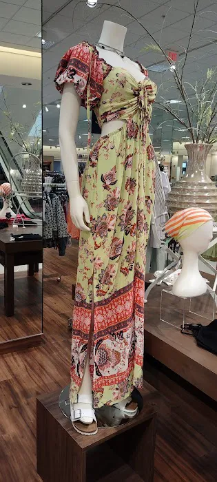 Von Maur 3