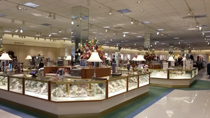 Von Maur 4