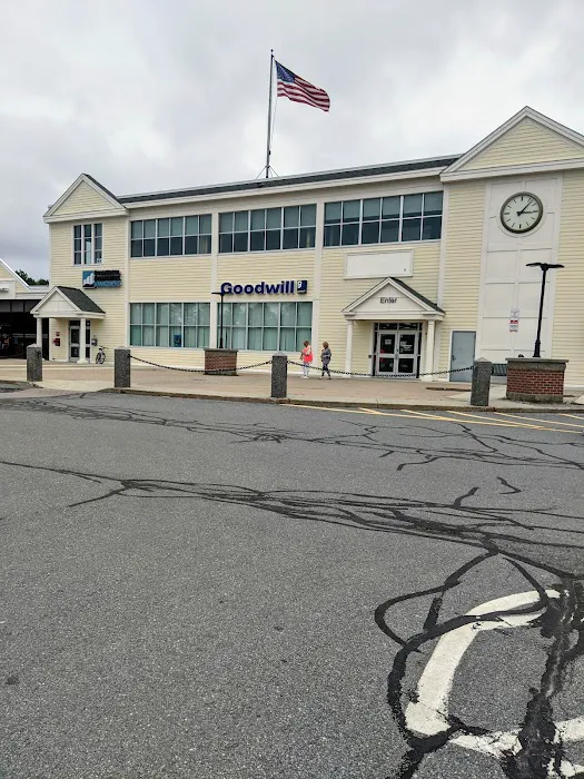 Goodwill Store & Donation Center 9