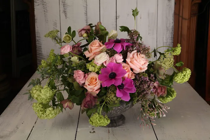 Fleur De Lis Floral Design & Gifts 1
